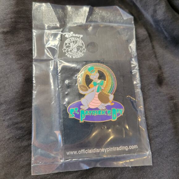Pin Trading Around the World St. Patrick's Day Rainbow Dragon 2005 - Picture 2 of 6